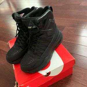 Men’s Nike boots AirMax ACG.  Black with 3m material. Has bubble sole.